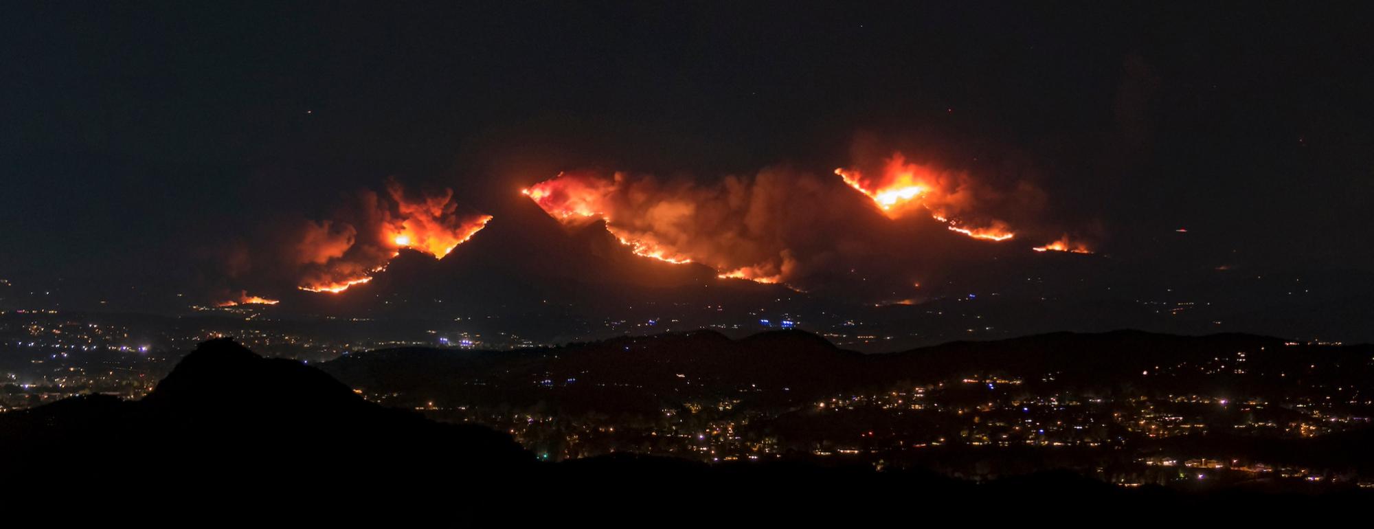 Incendios de noche en LA