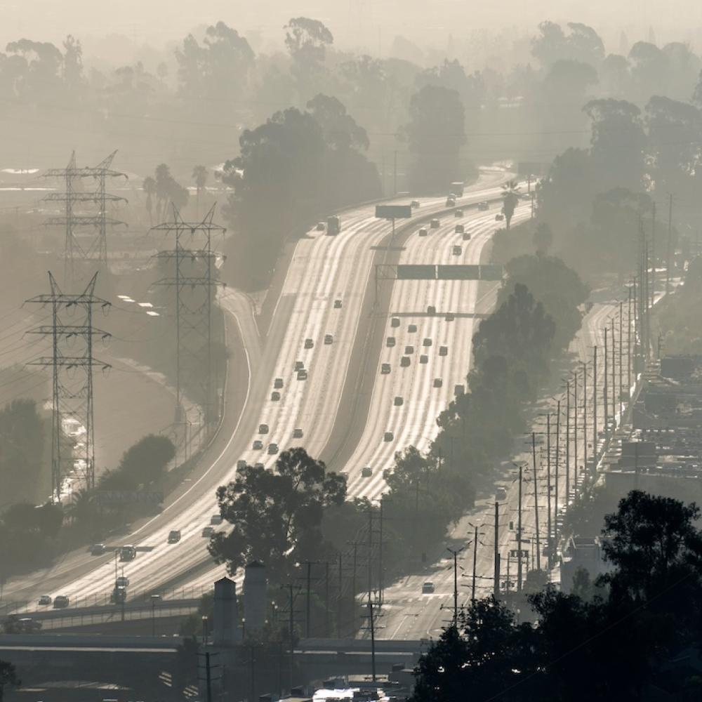 Autopista con aire contaminado